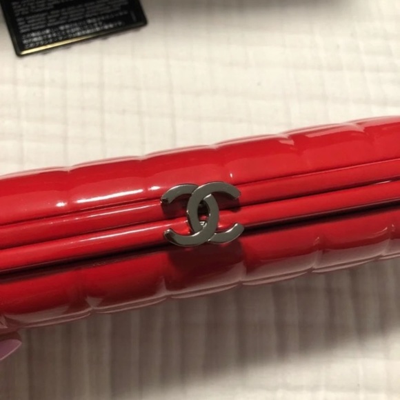 Genuine Chanel red patent clutch *RARE* - Picture 2 of 5
